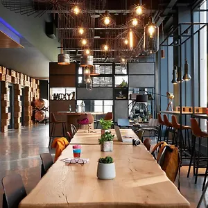 4* מלון Moxy Fountainbridge